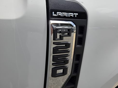 Used 2024 Ford F250 Lariat w/ Lariat Ultimate Package AWD/4WD image 32