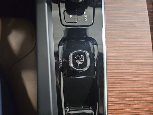 Used 2025 Volvo V60 B5 Cross Country Plus image 13