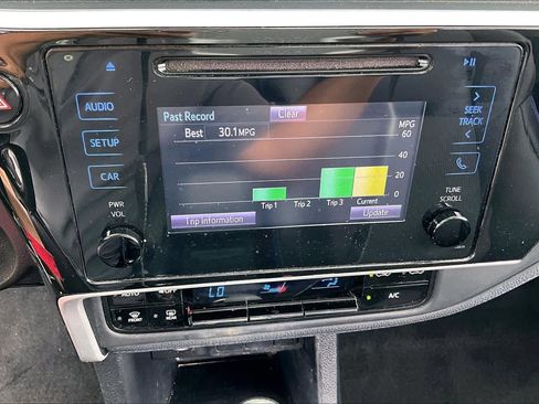 Used 2019 Toyota Corolla SE FWD image 32
