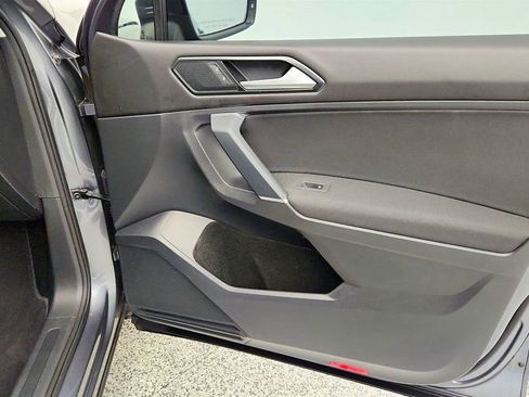 Used 2018 Volkswagen Tiguan S image 25