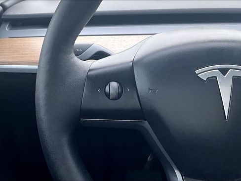 Used 2023 Tesla Model Y Long Range AWD/4WD image 25