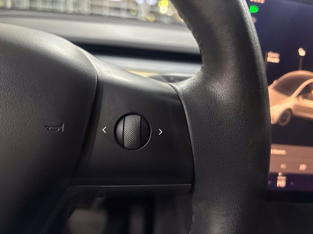 Used 2022 Tesla Model Y Long Range AWD/4WD image 19