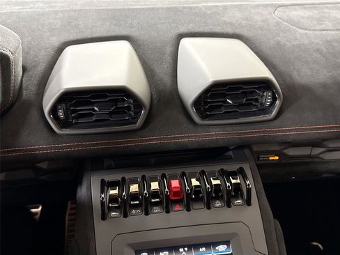Used 2022 Lamborghini Huracan STO image 20