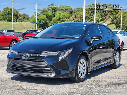 Used 2025 Toyota Corolla LE image 3