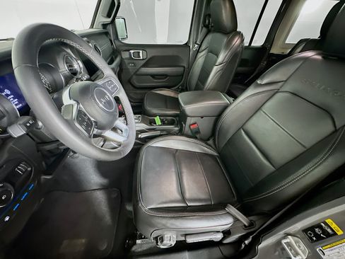 Used 2023 Jeep Wrangler Unlimited Sahara AWD/4WD image 13