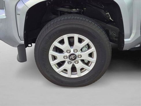 Used 2024 Toyota Tacoma SR5 w/ SR5 Upgrade Package AWD/4WD image 9