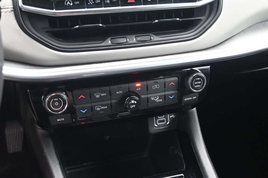 Used 2025 Jeep Compass Limited AWD/4WD image 18