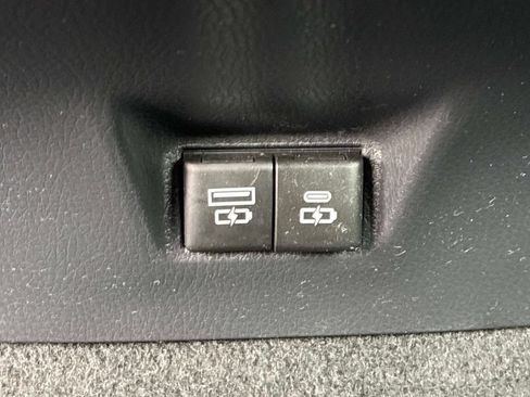 Used 2025 Toyota Camry LE FWD image 23