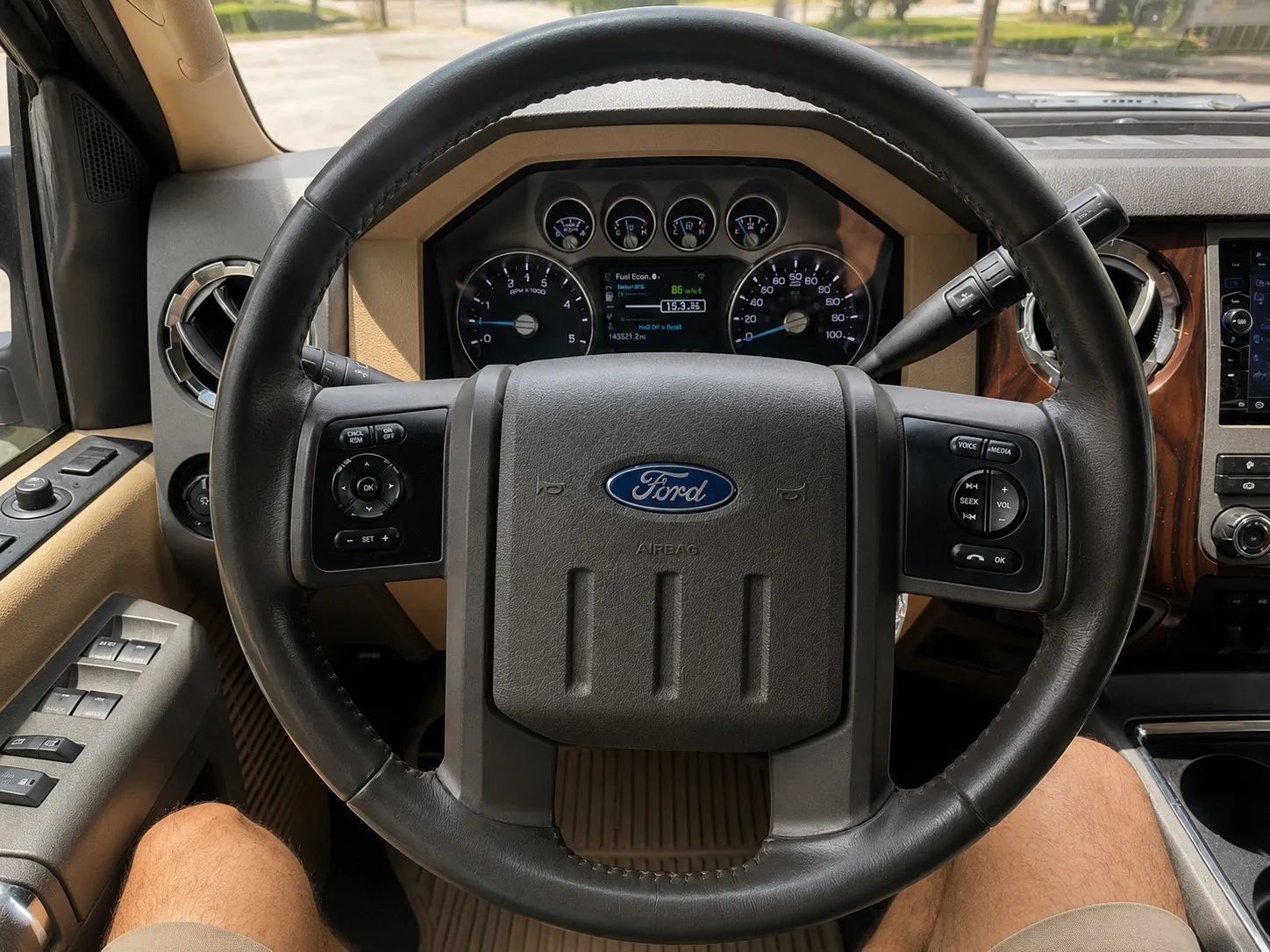 Used 2012 Ford F250 Lariat w/ Lariat Interior Pkg AWD/4WD image 16