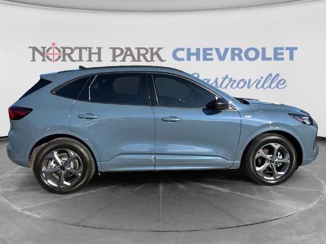 Used 2024 Ford Escape ST-Line w/ Tech Pack #1 FWD image 2