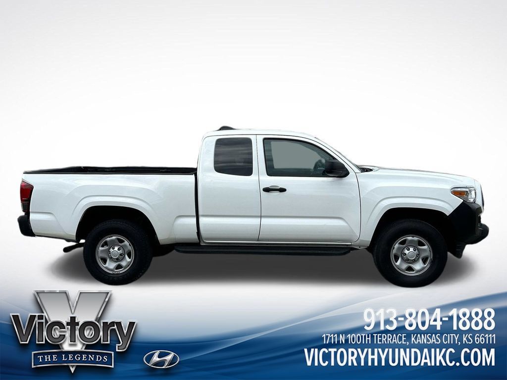 Used 2022 Toyota Tacoma SR AWD/4WD image 2