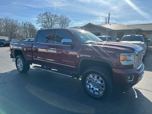 Used 2016 GMC Sierra 2500 Denali w/ Duramax Plus Package image 3