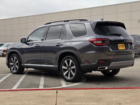 Used 2023 Honda Pilot Touring image 5