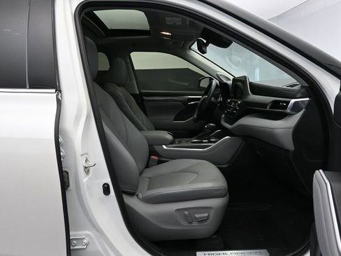 Used 2020 Toyota Highlander Limited FWD image 49