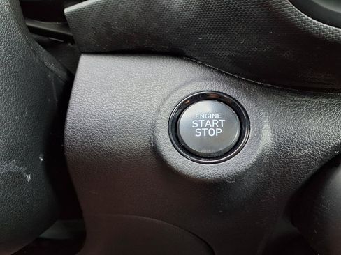 Used 2025 Hyundai Venue SEL FWD image 14