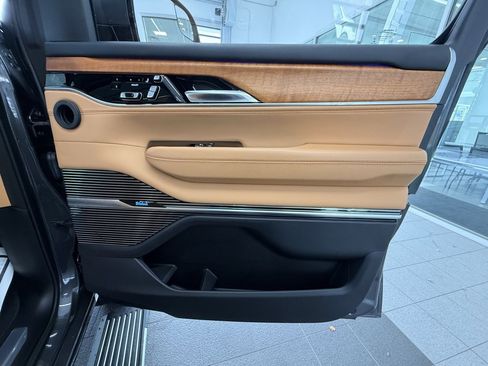 Used 2022 Jeep Grand Wagoneer Series III image 52