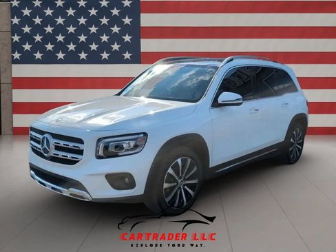 Used 2021 Mercedes-Benz GLB 250 4MATIC w/ Premium Package image 2