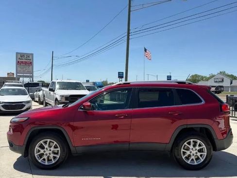 Used 2016 Jeep Cherokee Latitude AWD/4WD image 4