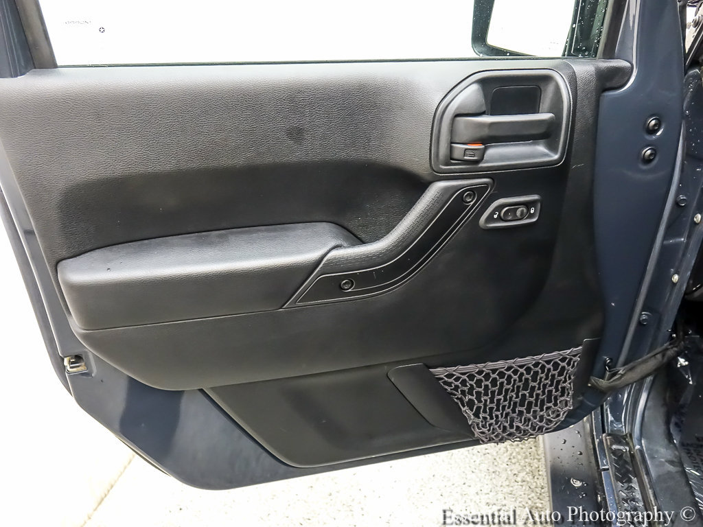 Used 2016 Jeep Wrangler Unlimited Rubicon w/ Connectivity Group AWD/4WD image 18