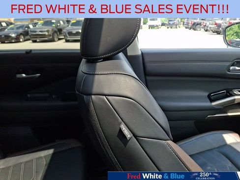 Used 2024 Nissan Pathfinder Platinum w/ Cargo Package AWD/4WD image 13