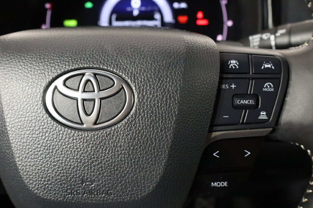 Used 2025 Toyota Camry SE FWD image 10