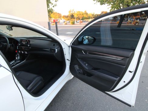 Used 2018 Honda Accord Sport image 46