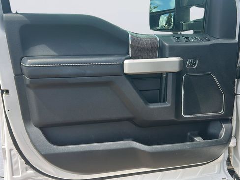 Used 2019 Ford F250 Lariat w/ Lariat Ultimate Package AWD/4WD image 8