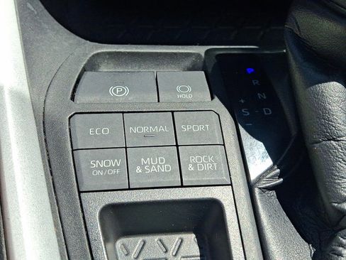 Used 2021 Toyota RAV4 XLE AWD/4WD image 22