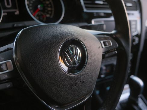 Used 2017 Volkswagen Golf SEL image 50