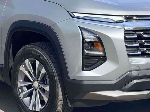 Used 2026 Chevrolet Equinox LT FWD image 9