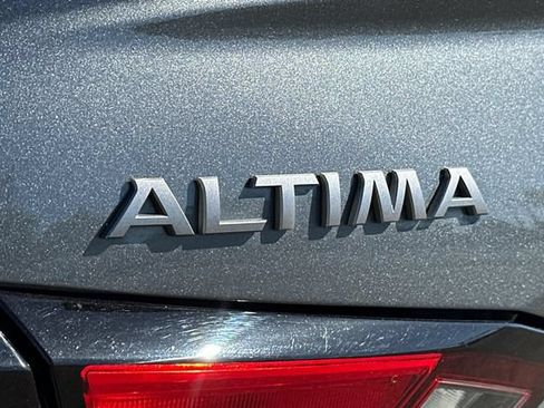 Used 2025 Nissan Altima 2.5 S FWD image 30