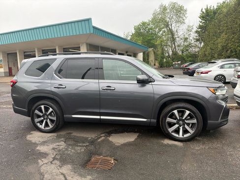 Used 2025 Honda Pilot Touring image 6