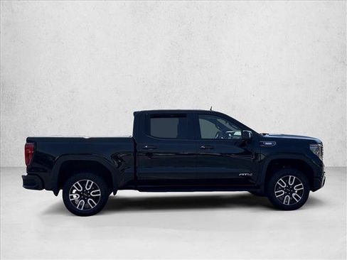 Used 2024 GMC Sierra 1500 AT4 w/ Technology Package AWD/4WD image 4