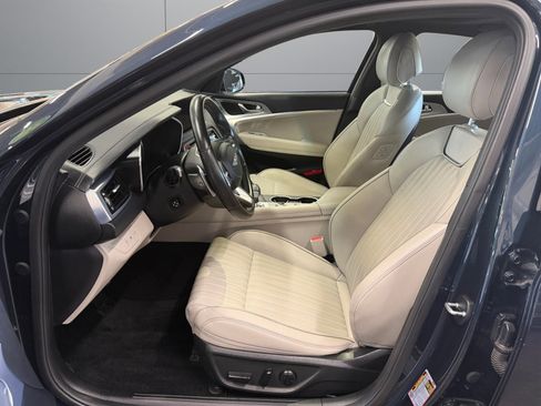 Used 2022 Genesis G70 2.0T w/ Prestige Package RWD image 10
