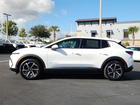 New 2026 Chevrolet Equinox EV LT image 3