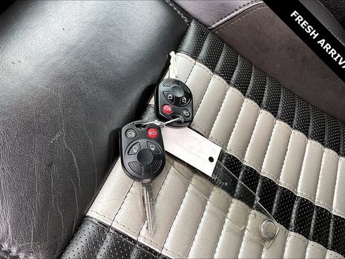 Used 2010 Ford Mustang Shelby GT500 RWD image 31