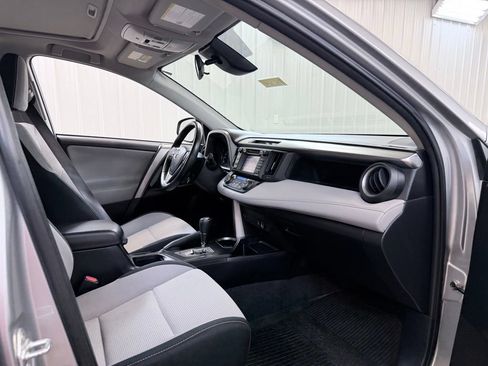 Used 2018 Toyota RAV4 XLE FWD image 28