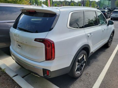 Used 2024 Kia Telluride S w/ S Sunroof Package FWD image 4