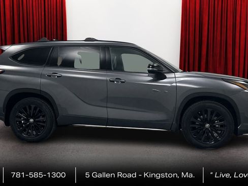 Used 2023 Toyota Highlander XSE image 4