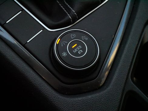 Used 2022 Volkswagen Tiguan SE image 27