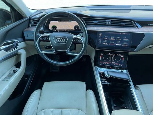 Used 2019 Audi e-tron Prestige image 39