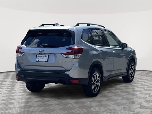 Used 2019 Subaru Forester Premium AWD/4WD image 5