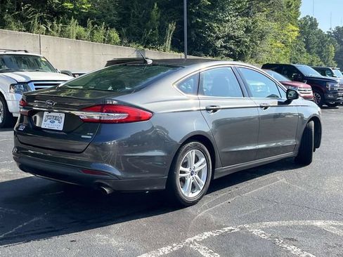 Used 2018 Ford Fusion SE w/ Fusion SE Technology Package FWD image 3