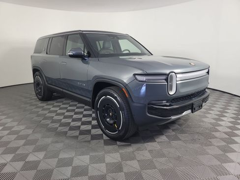 Used 2025 Rivian R1S Adventure AWD/4WD image 7