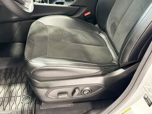 Used 2024 Jeep Grand Cherokee L Altitude image 15