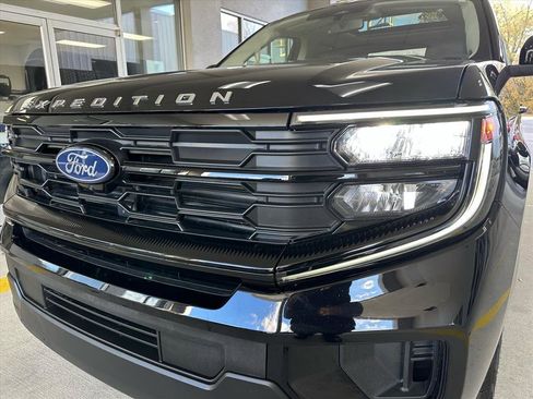 Certified 2025 Ford Expedition Active image 1