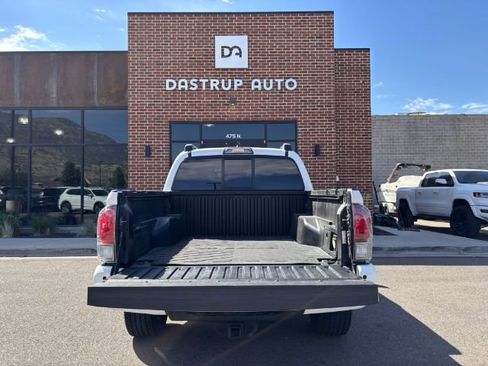 Used 2016 Toyota Tacoma Limited w/ Towing Package image 20