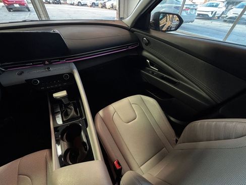 Used 2025 Hyundai Elantra Limited image 41