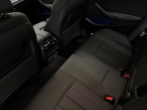 Used 2023 BMW 530e w/ Convenience Package image 27