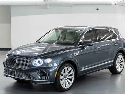 Used 2023 Bentley Bentayga AWD/4WD image 2